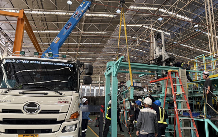 隨車吊界 “卷王” 現(xiàn)身東南亞廠房，一機(jī)頂十臺(tái)