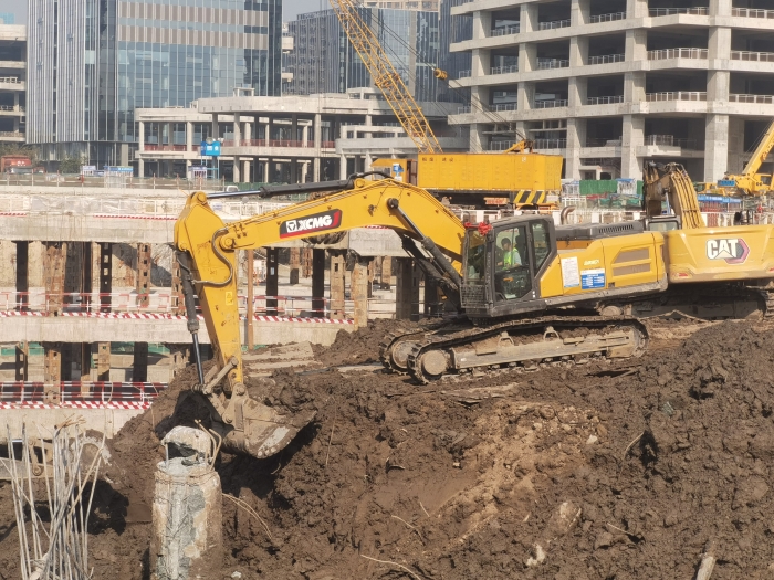 品質(zhì)+節(jié)油+高效！徐工XE335GK助建亞洲最大地下空間