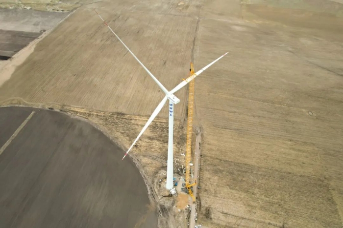 高空之巔，再鑄榮光！XLC18000M助力大型風電場首臺185米風機成功吊裝