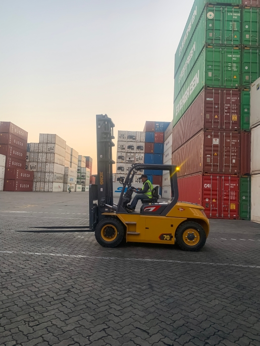 徐工叉車批量進(jìn)駐廈門港，一站式解決方案賦能港口物流新升級(jí)
