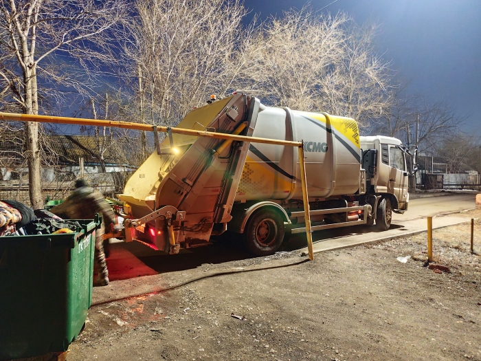 徐工后裝壓縮式垃圾車(chē)助力阿斯塔納：高效環(huán)保，助力城市清潔
