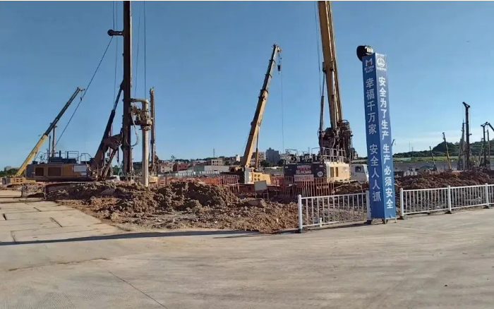 粘土 + 花崗巖地層 “攔路虎”？徐工 XR320E 旋挖鉆機高效破解助廈門軌交