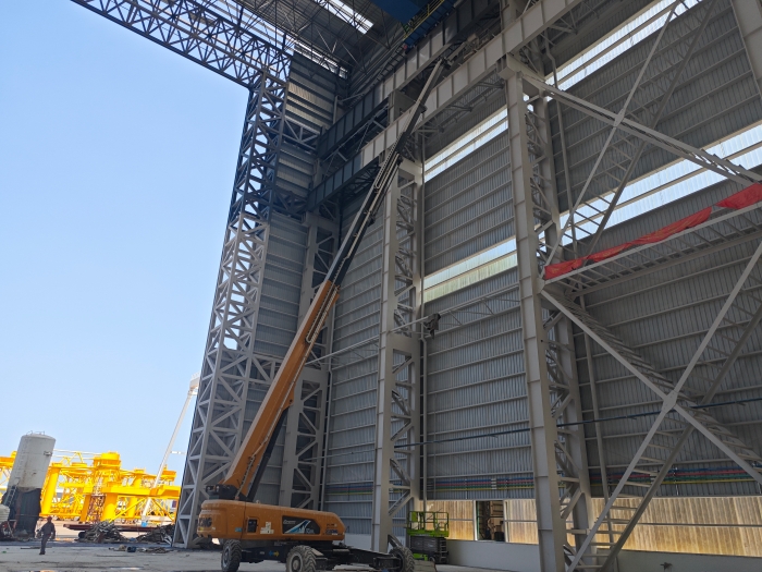 52米“巨臂”顯神通！徐工純電動高空作業(yè)平臺高效攻堅藍水海洋車間擴建