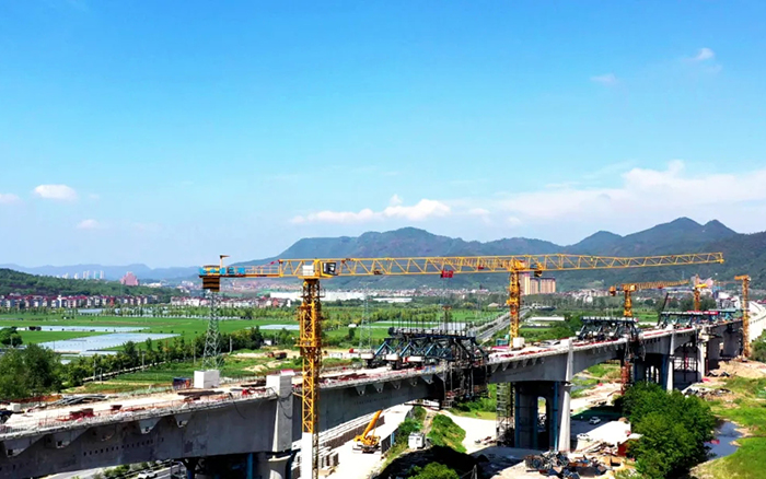凌空起舞，飛跨南北！徐工群塔助建浙江“詩(shī)畫走廊”