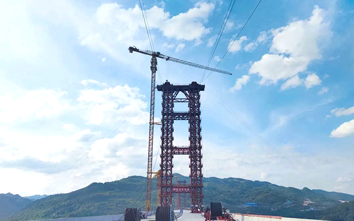 多臺(tái)“徐工金”烏江河上繪就“五線譜”