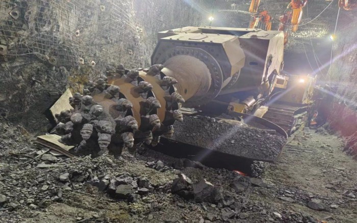 掘進(jìn)磷礦！徐工XTR7/360掘進(jìn)機(jī)點(diǎn)磷成金