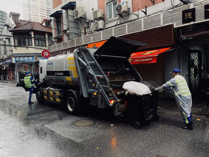 南京東路人流如織垃圾多？徐工XGH5120ZYSXBEV：輕松搞定！