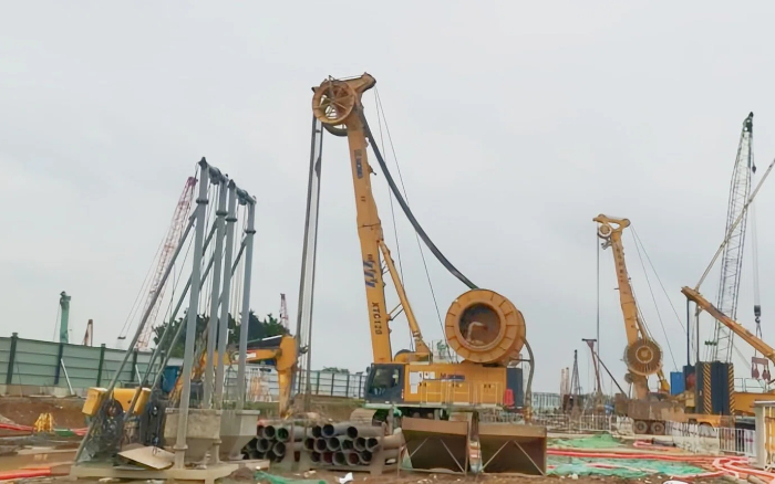 徐工 XTC120 雙輪銑，攻克機(jī)場(chǎng)隧道復(fù)雜地質(zhì)！