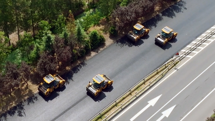 數(shù)智賦能 品質(zhì)養(yǎng)護(hù) | 連云港贛榆204國(guó)道養(yǎng)護(hù)大修工程應(yīng)用瀝青路面全結(jié)構(gòu)層無(wú)人化施工技術(shù)