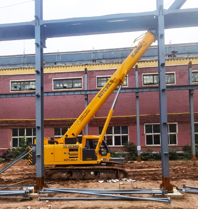 擎臂破泥濘，穩(wěn)力定乾坤！XGTC30L5攻堅泥沼鋼結(jié)構(gòu)吊裝