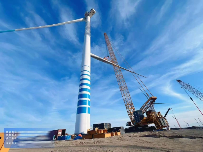 大國重器顯擔當——XLC18000M征戰(zhàn)戈壁灘，125米高空精準托起10兆瓦風電巨擘！