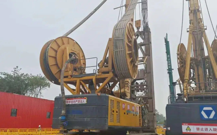 地質(zhì)無(wú)難題！徐工雙輪銑槽機(jī)助力區(qū)域基建按下 “加速鍵”