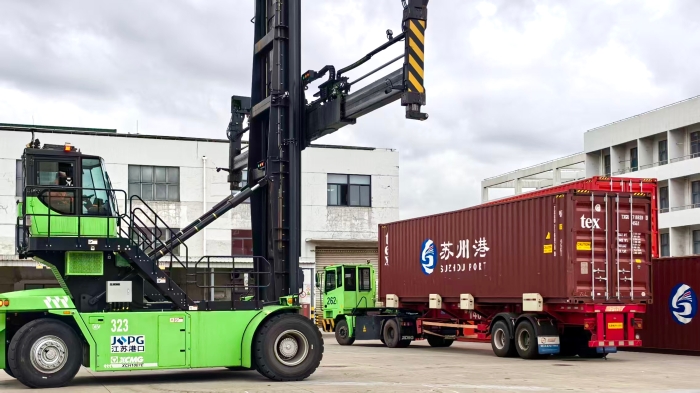 近零碳時(shí)代，港口何為？徐工以綠色成套解決方案破題