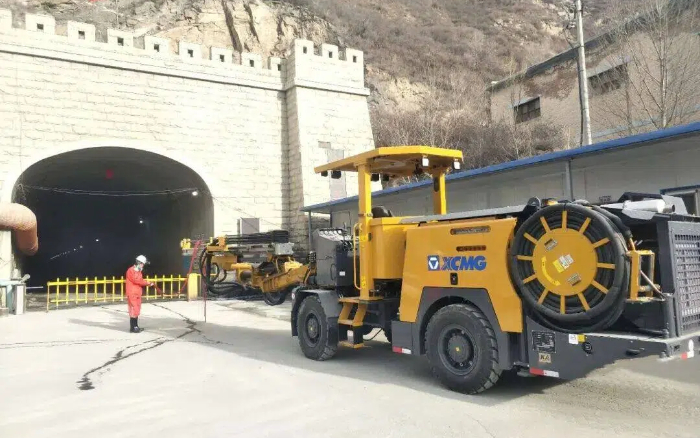 掘進(jìn)鐵礦！徐工掘進(jìn)鉆車硬核施工