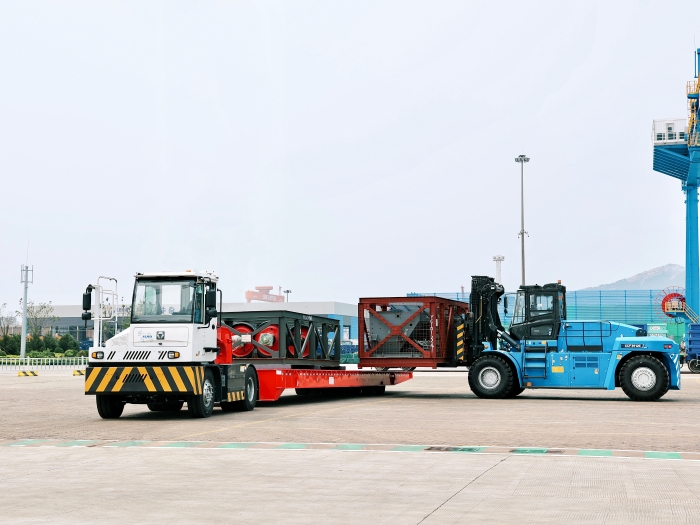 千里之外“秀操作”！徐工遠(yuǎn)控港機(jī)集群carry全場(chǎng)