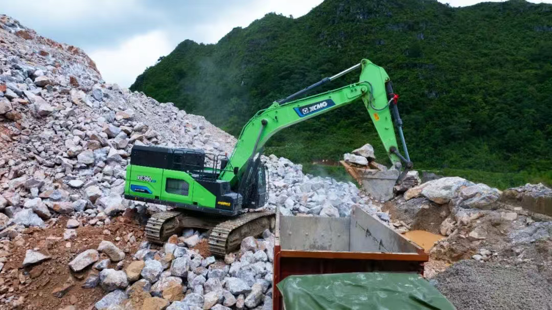 廣西“石料大戶”親測：徐工XE380EV電挖，年省六七成！