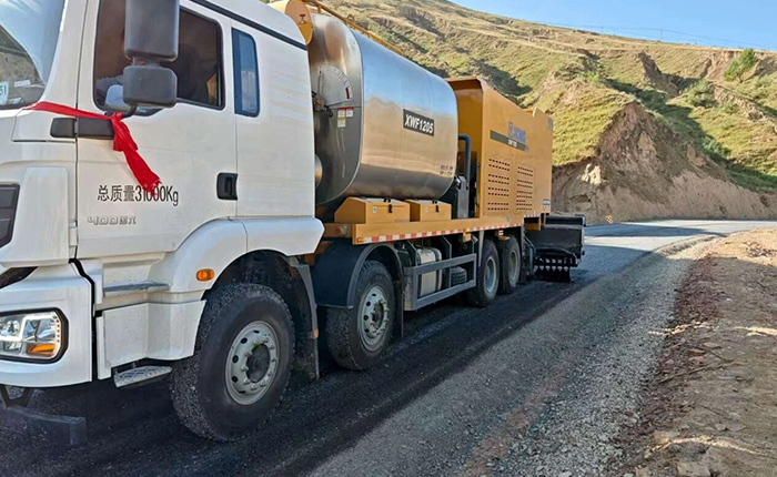 聚焦公路長(zhǎng)壽之道，徐工纖維同步封層車護(hù)航陜西交通新征程